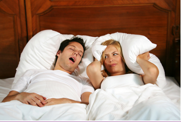 sleepapneacoupleinbed sleepapneacoupleinbed